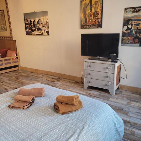 Studio Agreable Au Coeur Du Quartier Historique Marseille Bagian luar foto