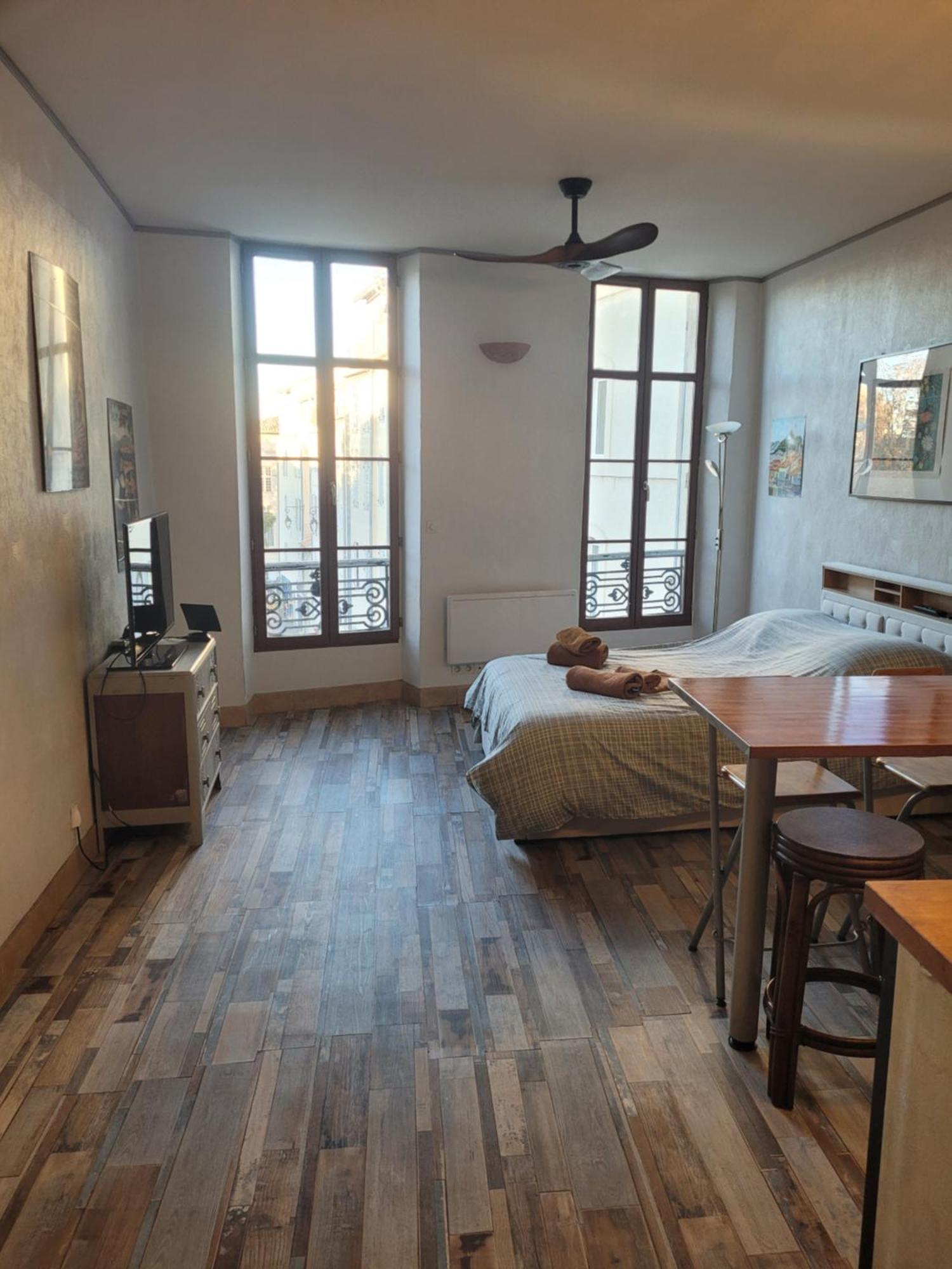 Studio Agreable Au Coeur Du Quartier Historique Marseille Bagian luar foto